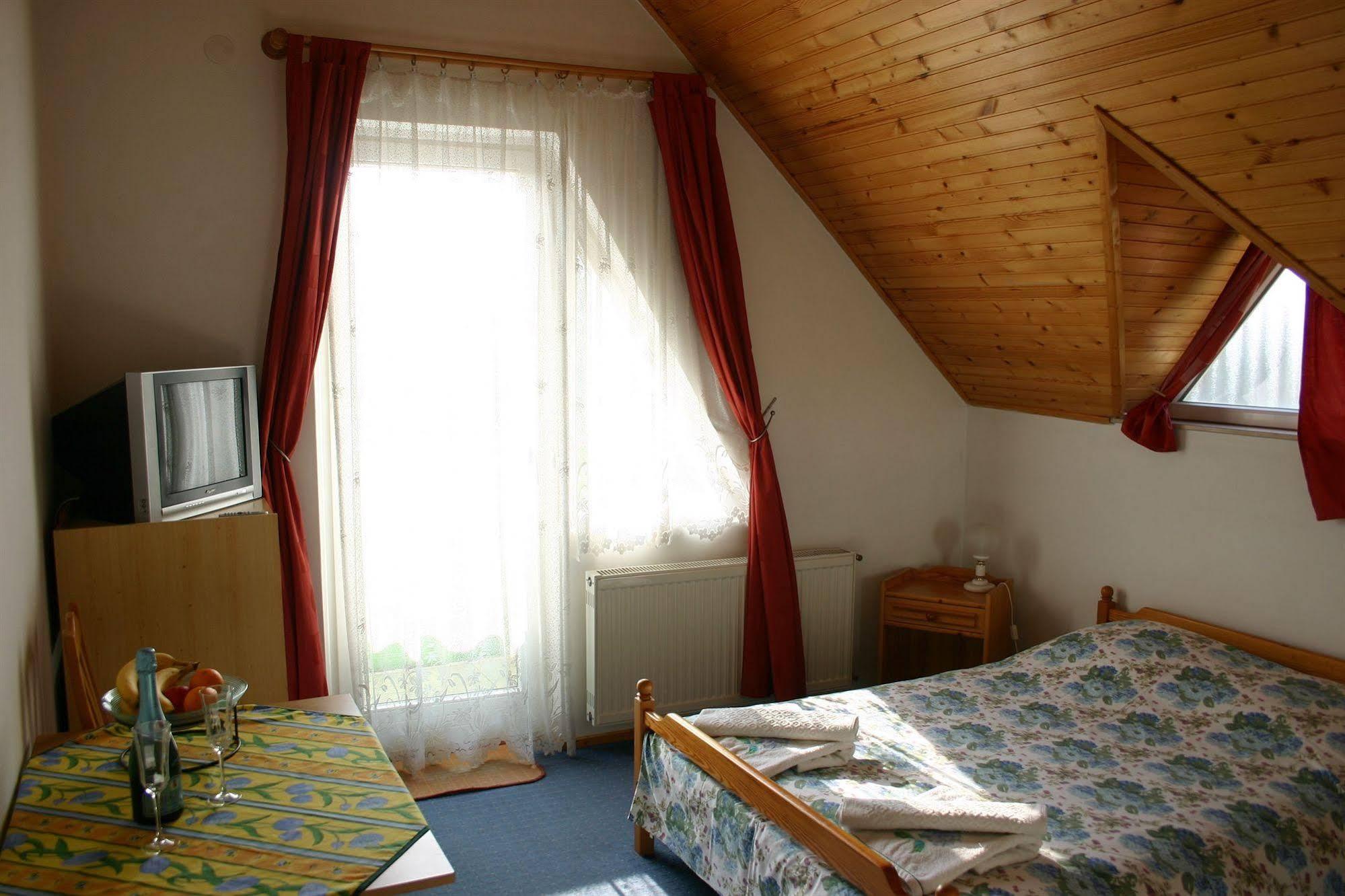 Lorelei Pension Adults Only Gyenesdiás Εξωτερικό φωτογραφία