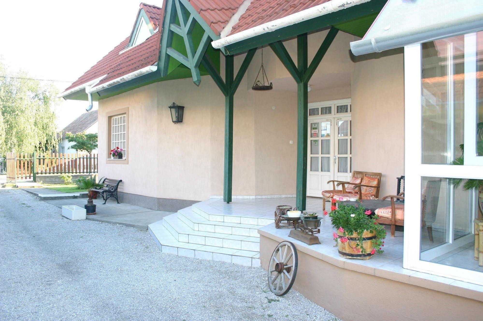 Lorelei Pension Adults Only Gyenesdiás Εξωτερικό φωτογραφία